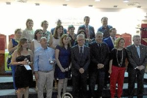 Foto de familia de autoridades y premiados