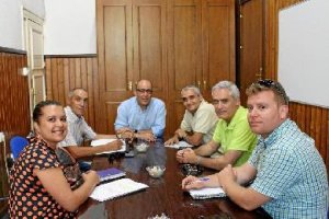Reunión del  alcalde con  la Asociación de Alzheimer. 