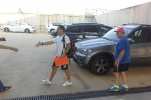 Acaba de llegar Sergi Barjuan.