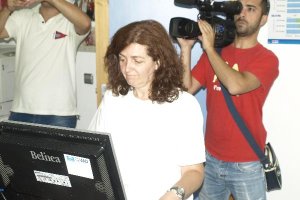 Mari Carmen Fernández tomando nota de la prueba de esfuerzo.