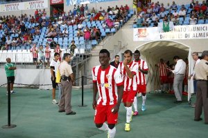 El Almería busca un centrocampista tipo Verza.