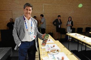 Juan Jáuregui en la degustación del gazpacho almeriense.