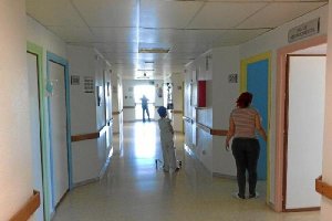 Usuarios del área de Pediatría en Torrecárdenas en una imagen de archivo. 