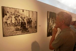 Exposición fotográfica presente en la nueva sala.