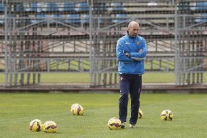 Ranko Popovic elogia al centrocampista Eldin Hadzic.