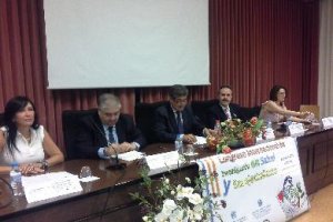 El delegado de Salud, Alfredo Valdivia, en la inauguración del congreso en la UAL.