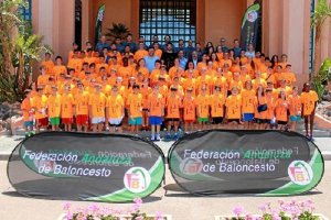 Foto de familia de los participantes en el Campus.