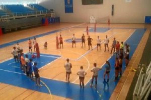 El profesorado y los alumnos disfrutan del mejor marco para el voley.