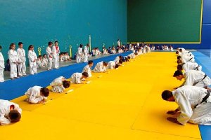 Deportistas de la Escuela Municipal realizando una exhibición.