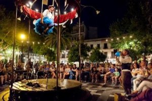 De Paso es un espectáculo de Industrial Teatrera,