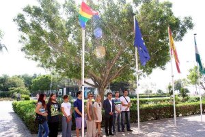 La bandera arcoíris ondea en el campus de La Cañada en la UAL