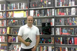 Fernando López del Oso, en la Librería Picasso.