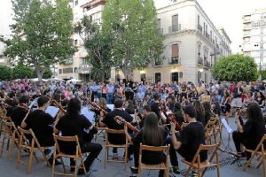 La actividad fue todo un éxito de participación. Decenas de aficionados a la música de guitarra acudieron  a la cita.