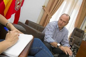 Luis Rogelio Rodríguez durante la entrevista realizada en el despacho de Alcaldía en el Preventorio.