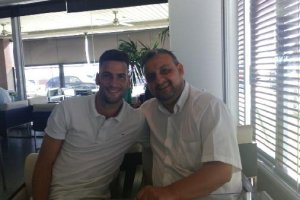 Edgar, con su agente José Martínez.