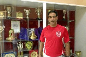 Hicham en su etapa de entrenador en los Emiratos.