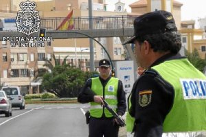 Policía Nacional en el acceso a Pescadería