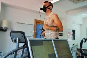 Fran Vélez en el Centro Andaluz de Medicina Deportiva.