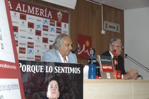 Alfonso García premia al seguidor fiel.