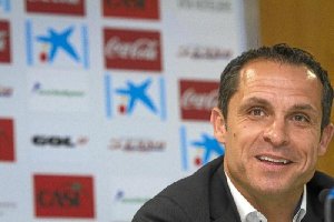 Sergi Barjuan tiene para elegir a día de hoy con 18 futbolistas.