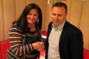 La presidenta del Cacereño, Ana María Macías, con Salmerón.