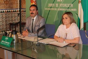 Alfredo Valdivia y Francisca Pérez Márzquez, en rueda de prensa.
