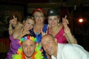 Adria con su familia pasando las vacaciones.