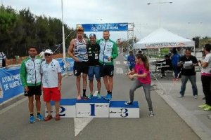 El podio masculino tras una gran carrera.