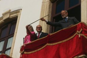 El bastón oompartido con la edil socialista