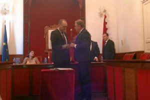 Traspaso de poderes de Caicedo a Fernández.