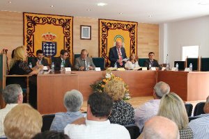 Acto de constitución del nuevo ayuntamiento de Fines