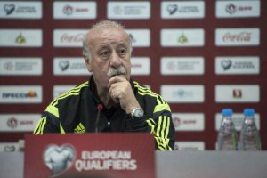 Vicente del Bosque, en la rueda de prensa en Minsk.
