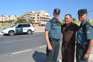 Los tres protagonistas en el lugar del suceso, en la avenida Juan de Austria.