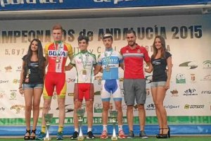 El podio de chicos tras un gran campeonato.