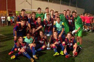 El Barça celebrando el título de la pasada temporada en La Cañada.