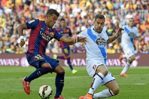 Alves y Lopo en un lance del polémico partido.