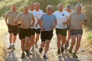 EL GENERAL Martín Cabrero durante el entrenamiento en Ronda con otros mandos