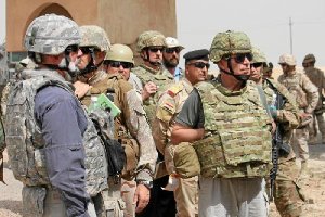 Componentes de la comisión en los campos de entrenamiento
