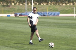 Sergi Barjuan sigue al frente del primer equipo.