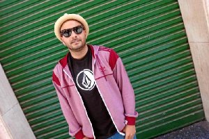 Brasi cuenta en su primer disco con la colaboración de otros músicos almerienses.
