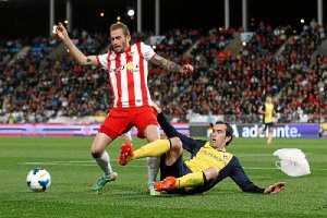 Aleix Vidal la pasada temporada en un partido frente al Atlético de Madrid.
