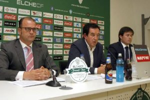 El presidente Juan Anguix, en rueda de prensa.