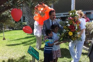 Dos niños en tratamiento de diálisis homenaje en el Día Nacional del Donante.