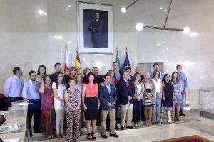 Foto de despedida de la corporación municipal después del pleno.