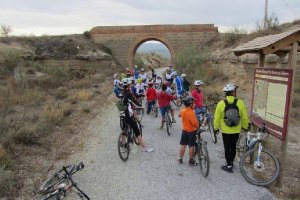 Tramo del Hierro de la Vía Verde del Almanzora a su paso por el pueblo de Serón.