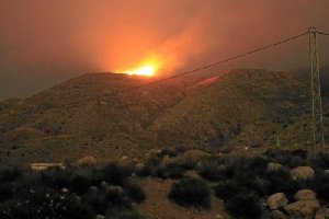 Fuego en la Sierra de Gádor el domingo por la noche.