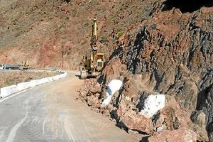 Trabajos de ampliación de la carretera.