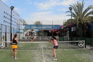 Los partidos se han venido celebrando en el club de mar.