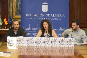 María Vázquez presentó ayer ‘Alex 2015’ junto a Francisco Tamayo y Julio Béjar. 