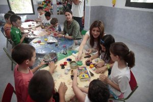 La concejal de Igualdad, Carolina Lafita, en una escuela de verano.